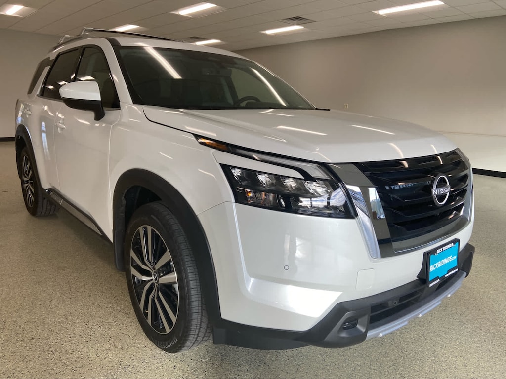 Used 2025 Nissan Pathfinder Platinum 4WD