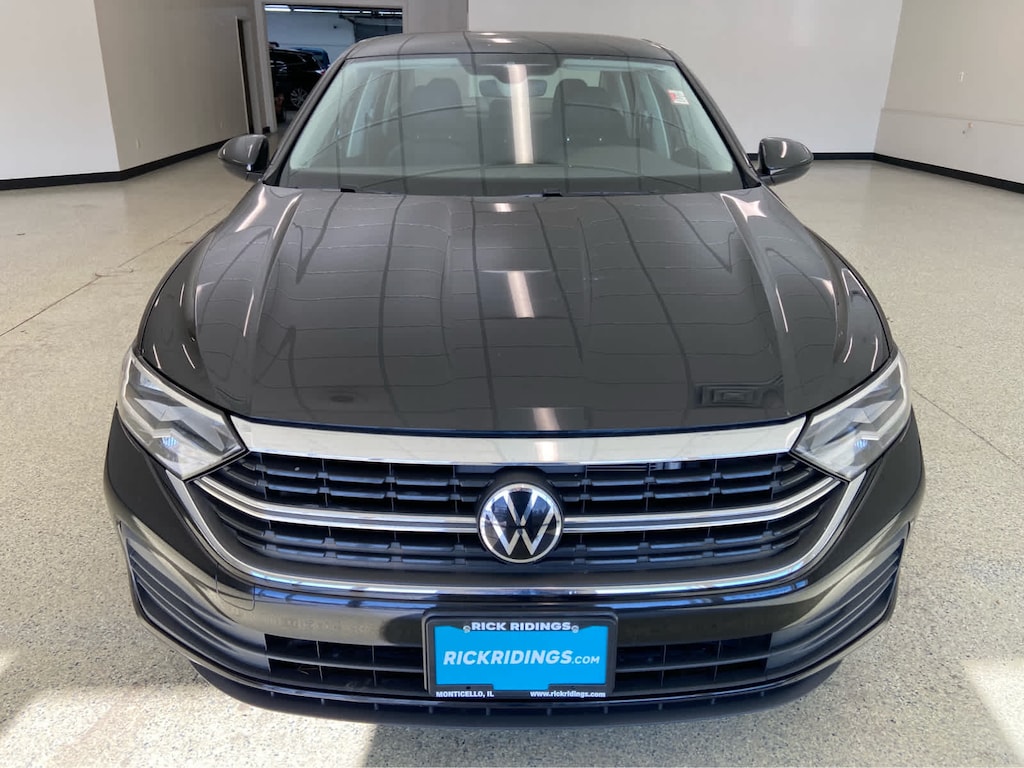 Used 2024 Volkswagen Jetta SE Auto
