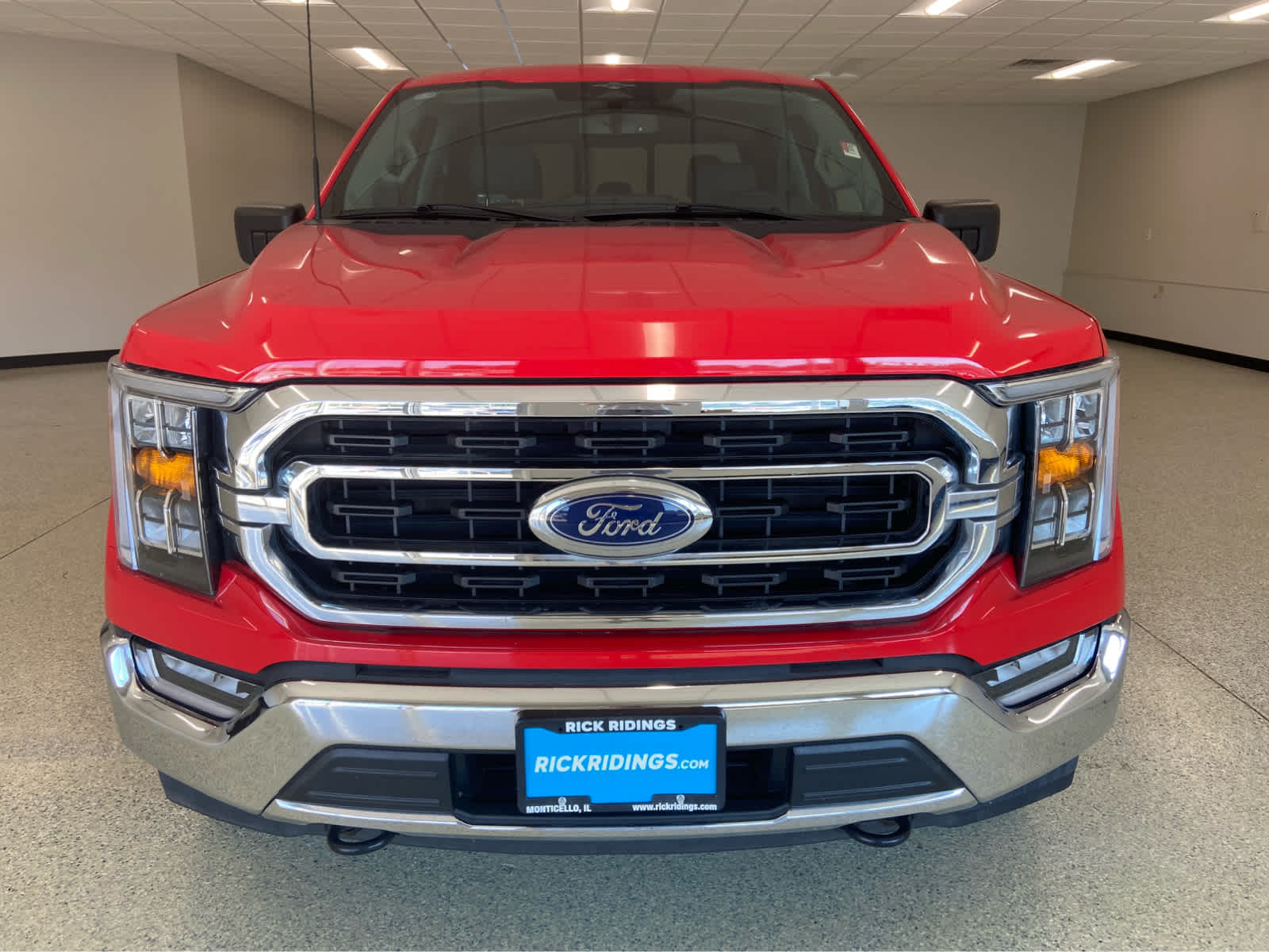 2023 Ford F-150 XLT photo 2