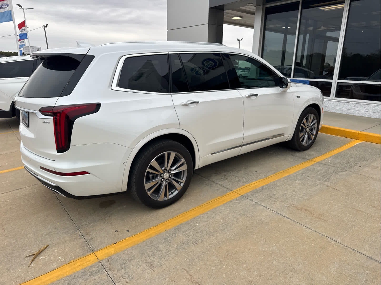 2024 Cadillac XT6 Premium Luxury photo 2