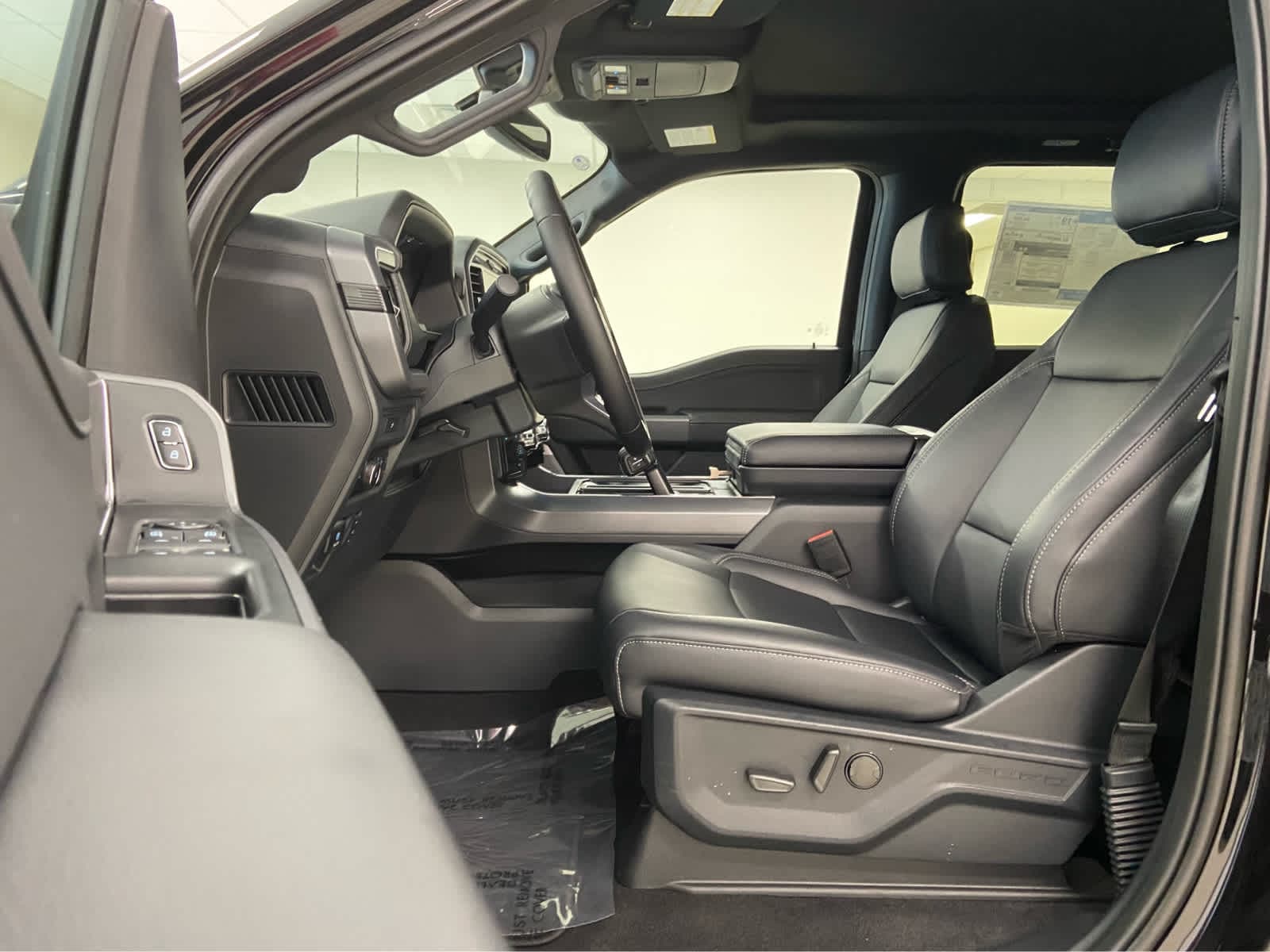 2026 Ford F-150 XLT - Photo 12