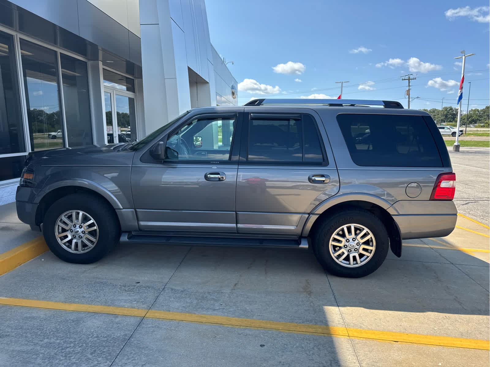 2014 Ford Expedition Limited photo 2