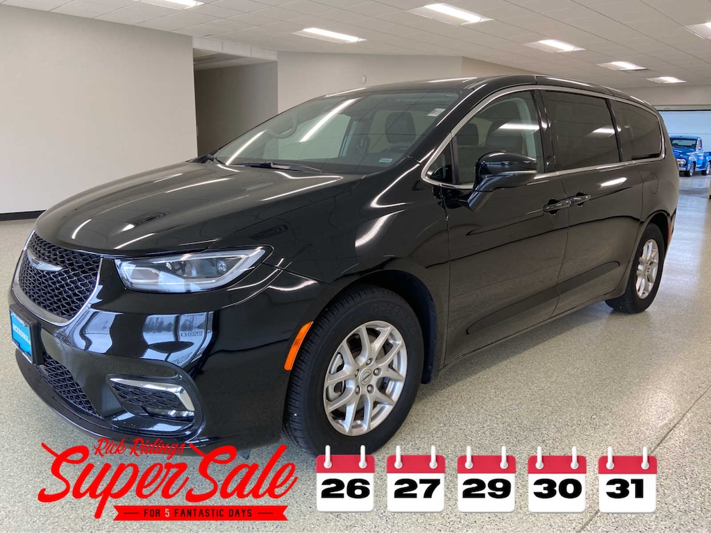 Used 2024 Chrysler Pacifica Touring L FWD