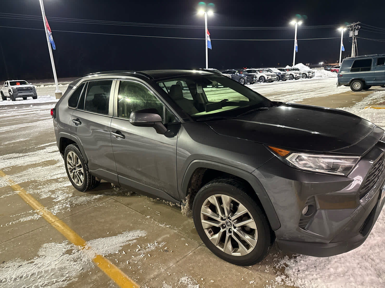 2019 Toyota RAV4 XLE Premium photo 3