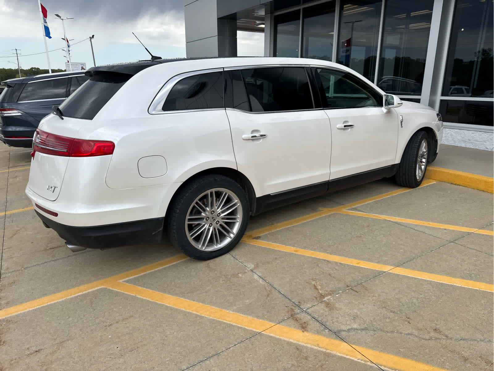 Used 2017 Lincoln MKT EcoBoost with VIN 2LMHJ5AT4HBL00706 for sale in Monticello, IL