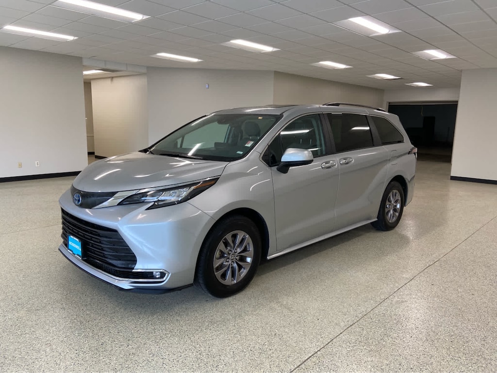 Used 2023 Toyota Sienna XLE