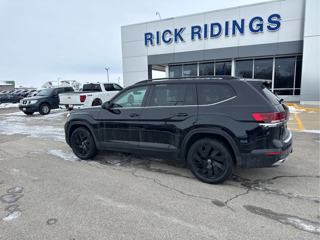 Used 2024 Volkswagen Atlas 2.0T SE w/Technology 4MOTION