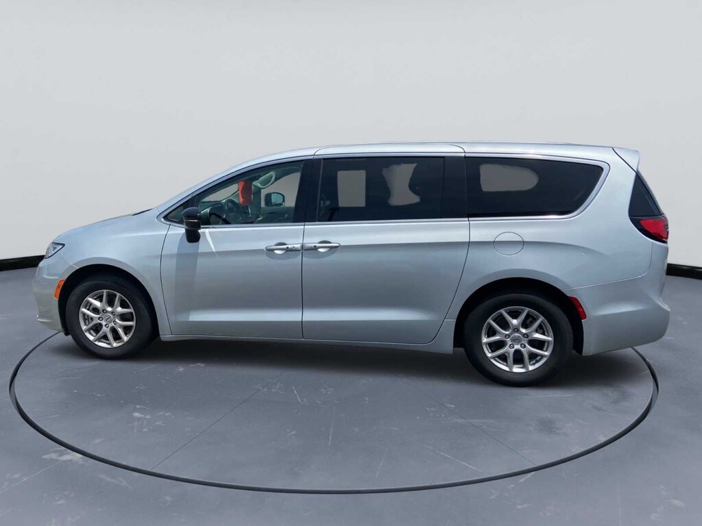 Used 2024 Chrysler Pacifica Touring L FWD