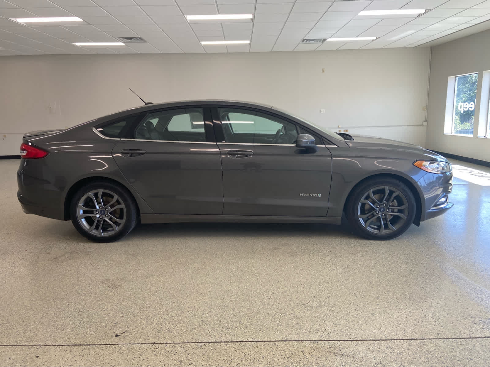 2017 Ford Fusion Hybrid SE photo 3