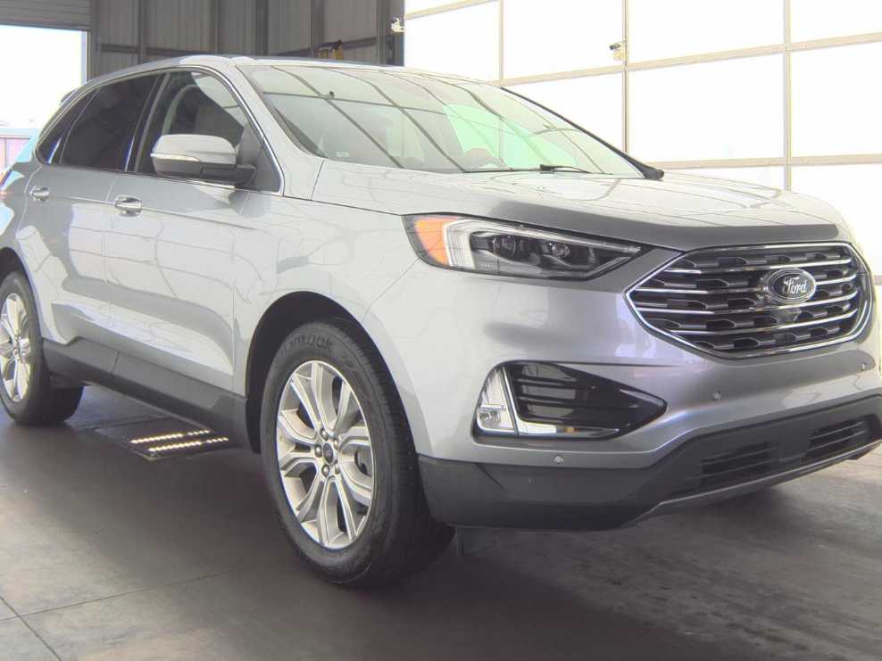 2024 Ford Edge Titanium photo 4