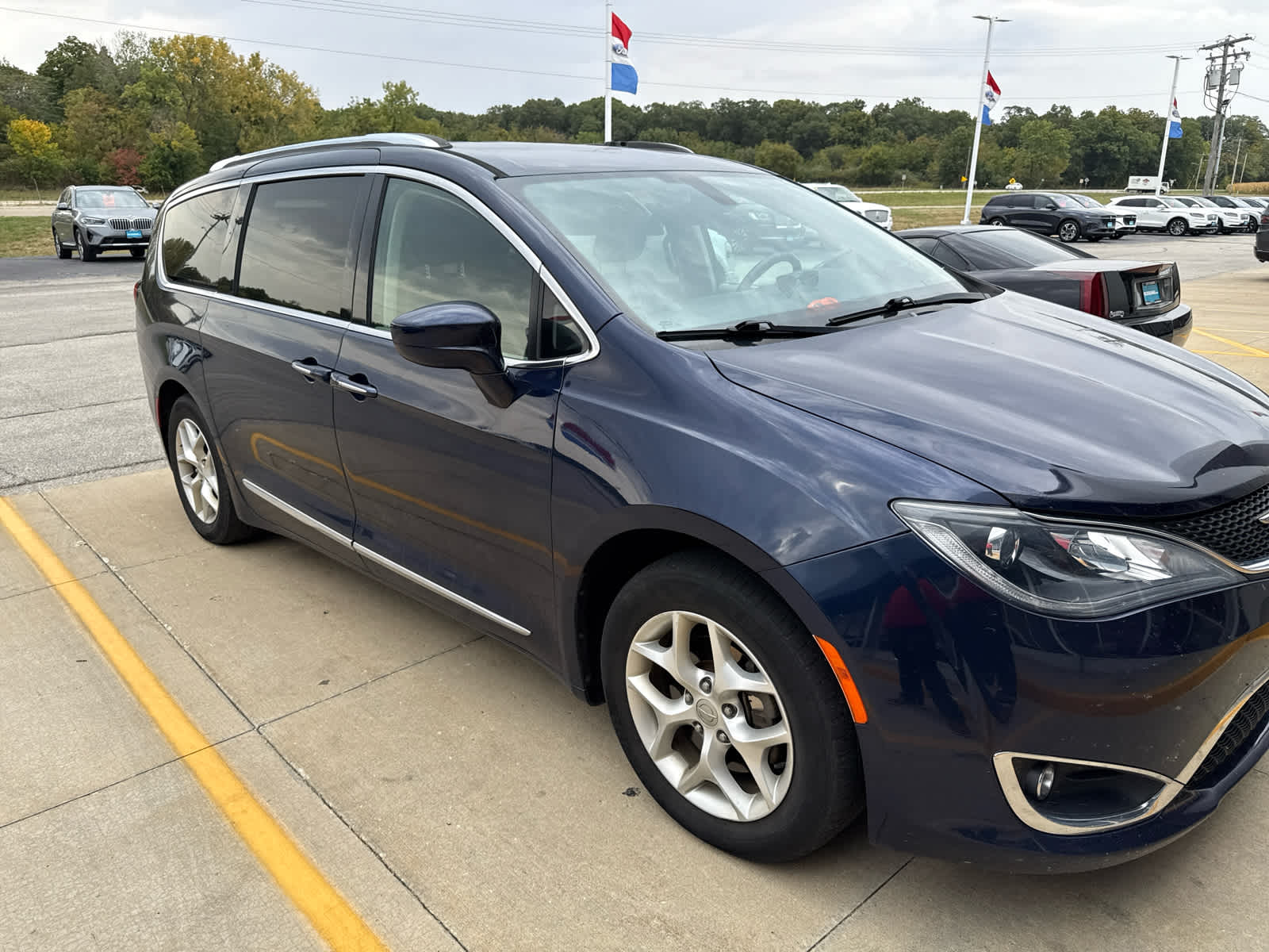 2018 Chrysler Pacifica Touring L photo 3