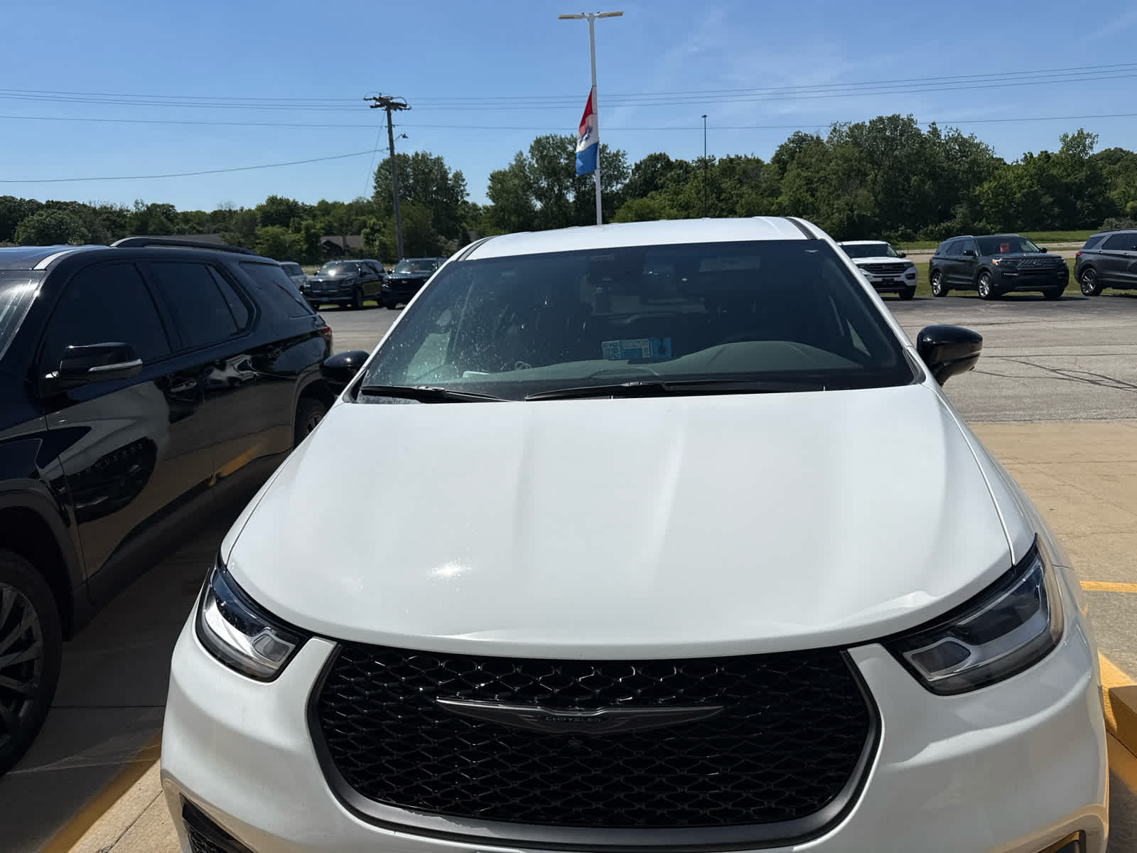 2026 Chrysler Pacifica Select's photo