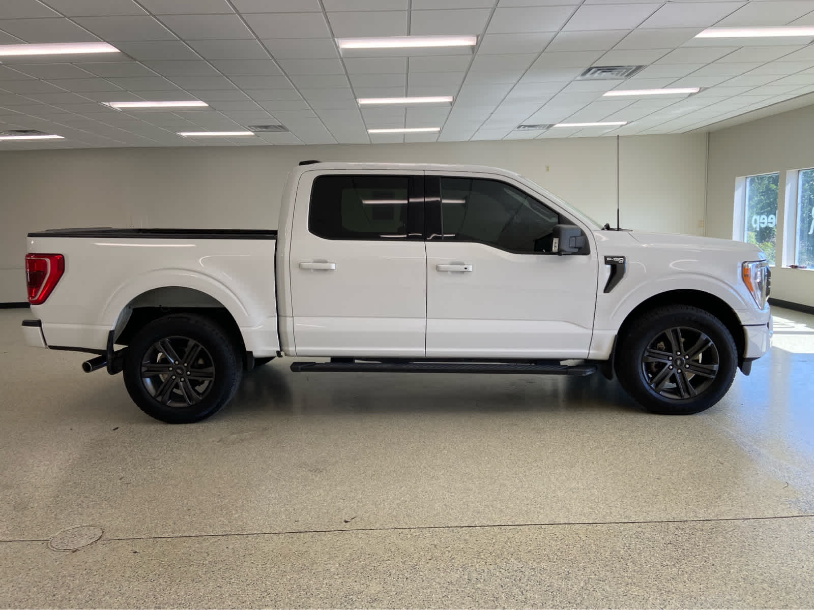 2021 Ford F-150 XLT photo 4
