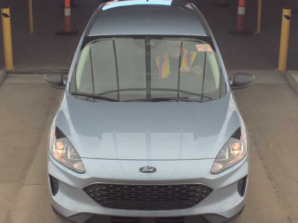 2022 Ford Escape SE photo 2