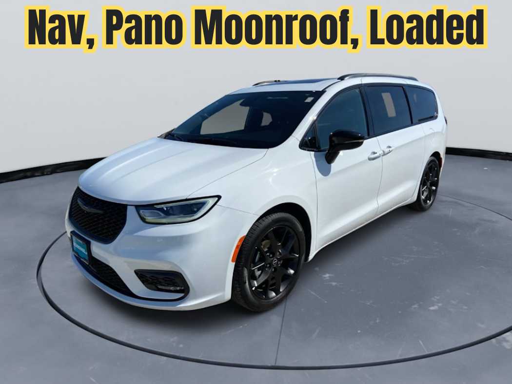 2025 Chrysler Pacifica Limited's photo