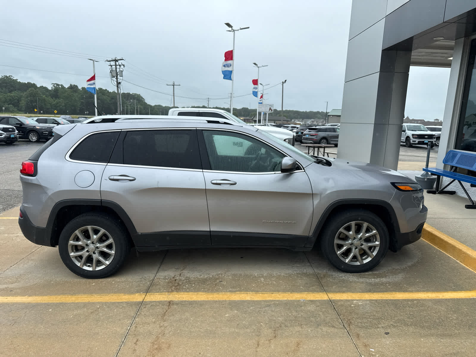 Used 2018 Jeep Cherokee Latitude with VIN 1C4PJLCB5JD537452 for sale in Monticello, IL