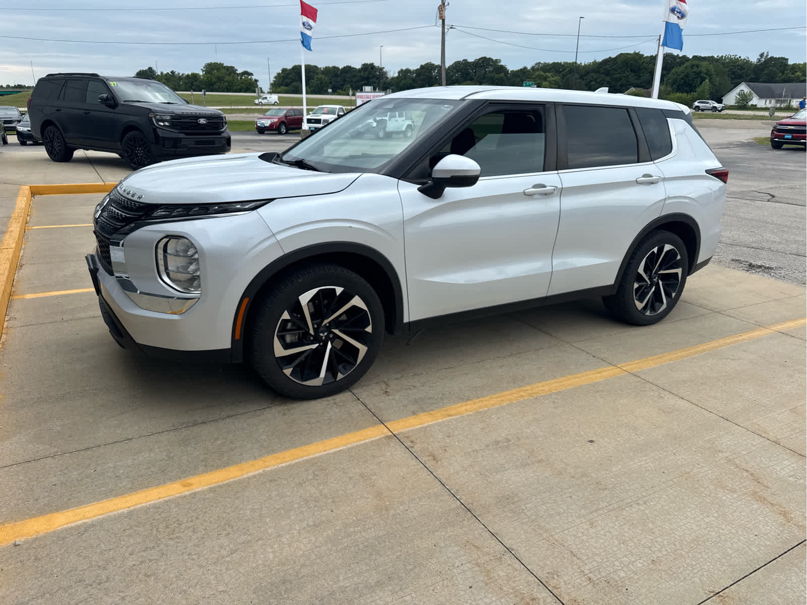 Used 2022 Mitsubishi Outlander ES with VIN JA4J3TA85NZ068471 for sale in Monticello, IL