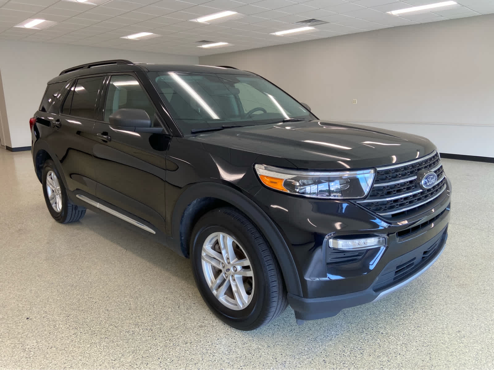 2023 Ford Explorer XLT photo 2