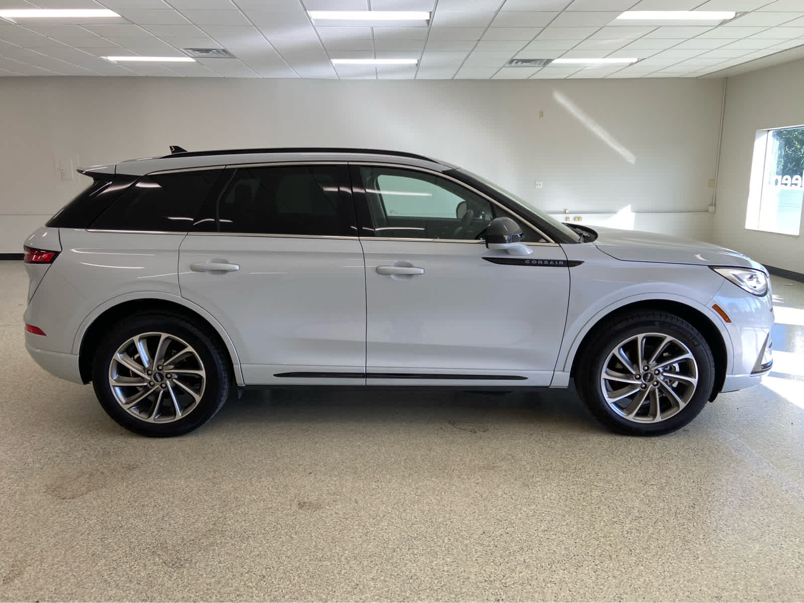 2025 Lincoln Corsair Grand Touring photo 2