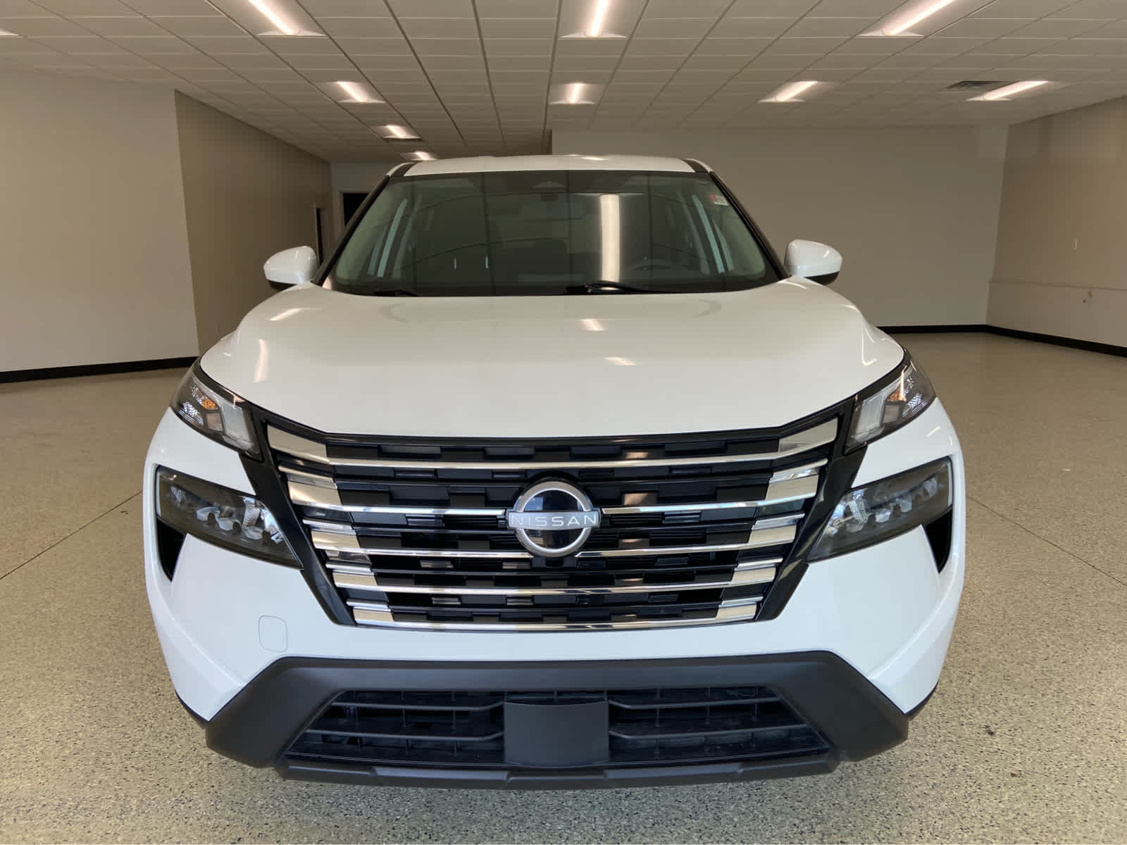 2024 Nissan Rogue SV photo 2