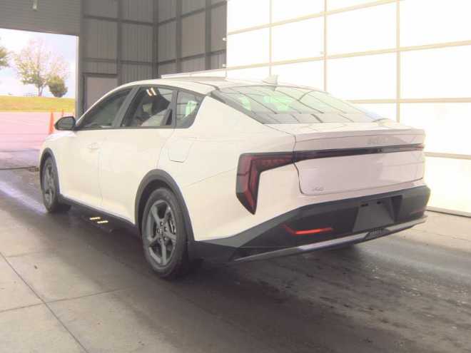 2025 Kia K4 LXS - Photo 6
