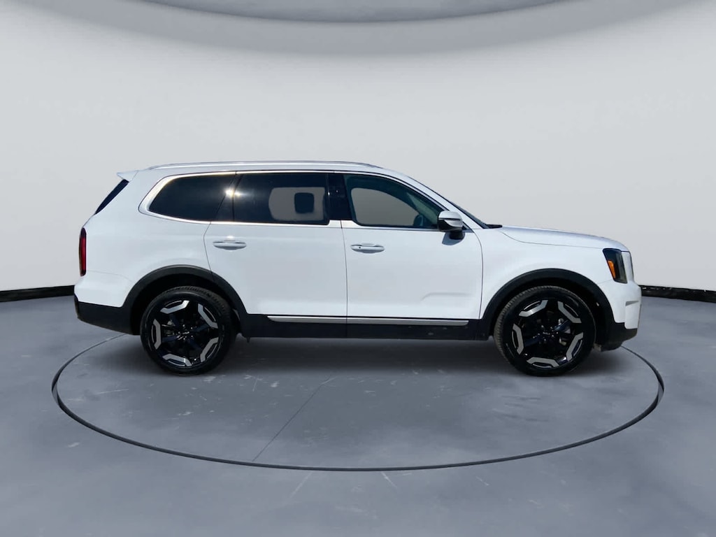 Used 2024 Kia Telluride S FWD
