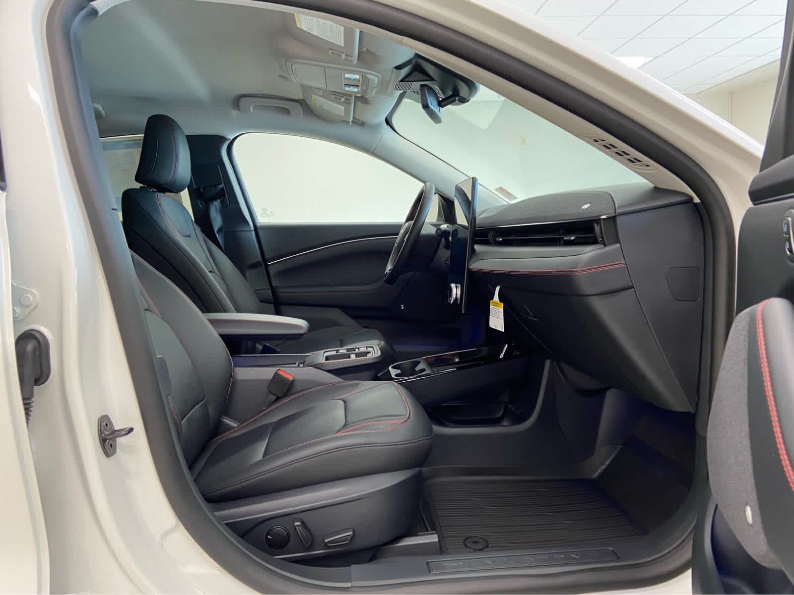 2025 Ford Mustang Mach-E Premium - Photo 20