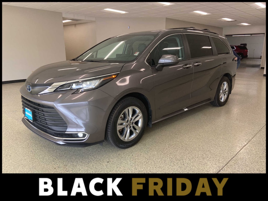 Used 2023 Toyota Sienna XLE FWD 8-Passenger (Natl)