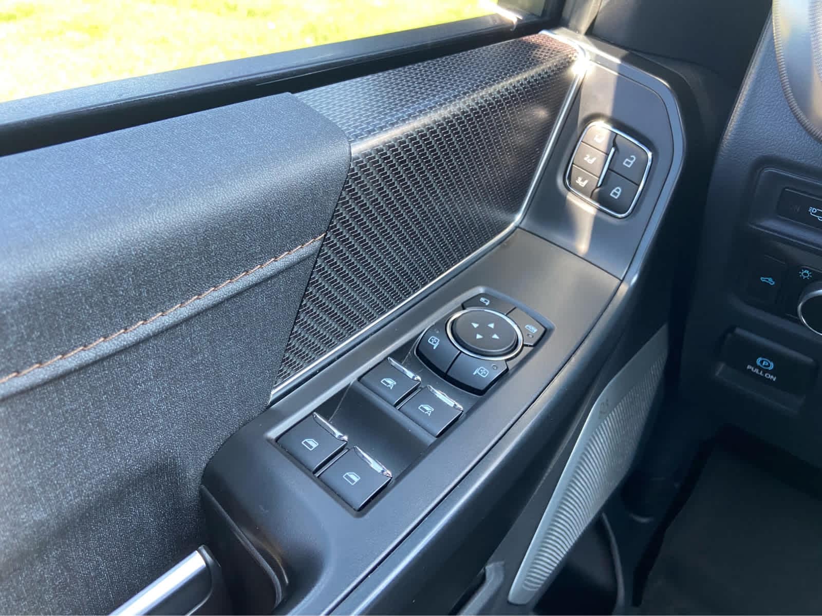 2023 Ford F-150 Raptor - Photo 17