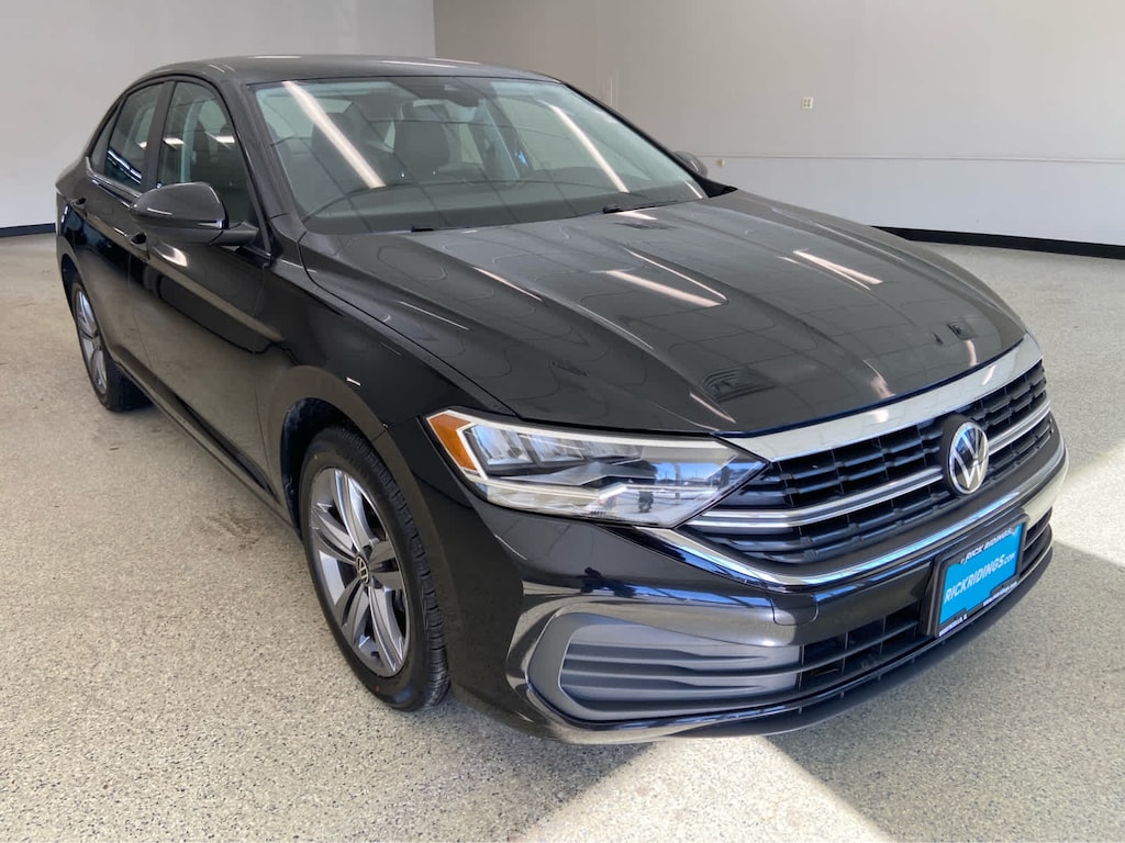 Used 2024 Volkswagen Jetta SE Auto