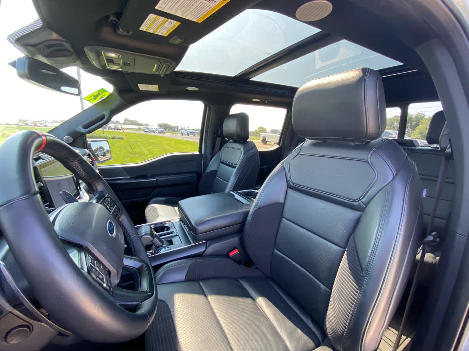 2023 Ford F-150 Raptor - Photo 25
