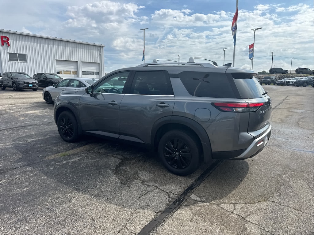 Used 2025 Nissan Pathfinder SL 4WD