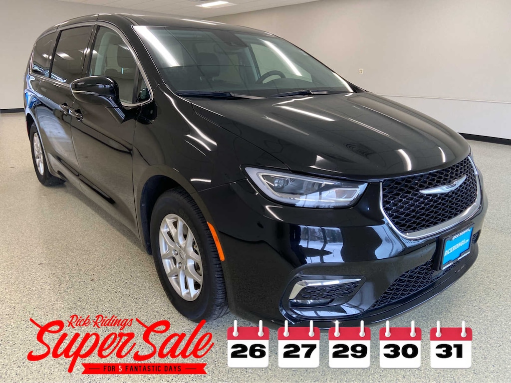 Used 2024 Chrysler Pacifica Touring L FWD