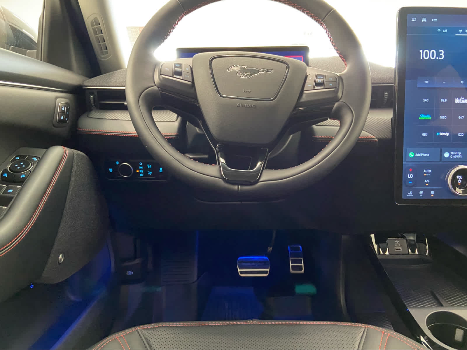 2025 Ford Mustang Mach-E Premium - Photo 24