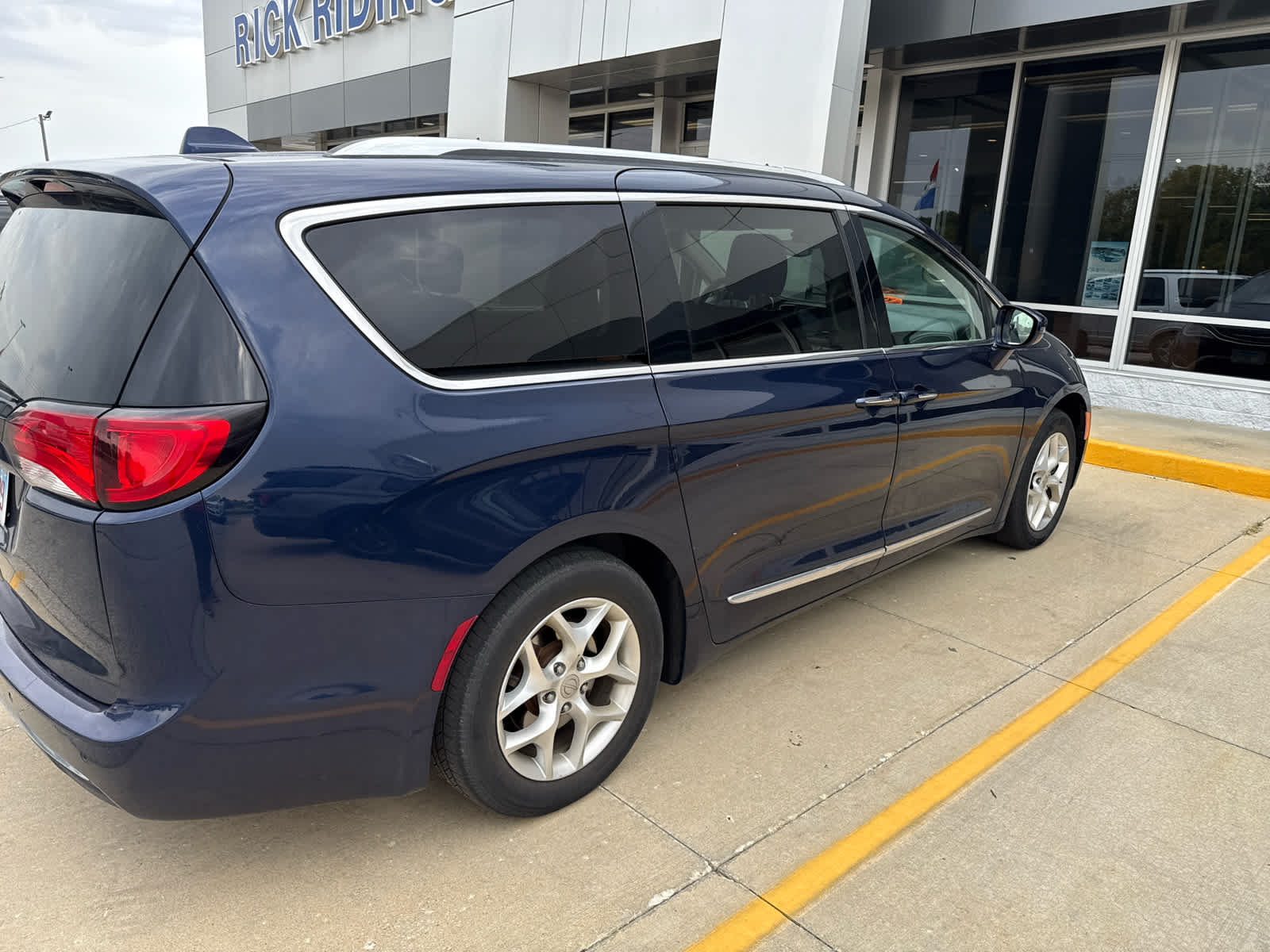 2018 Chrysler Pacifica Touring L photo 4