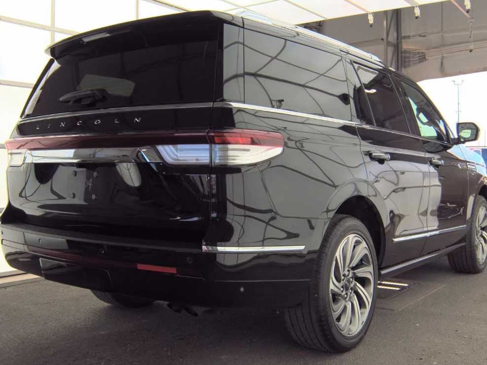 2024 Lincoln Navigator Premiere photo 4