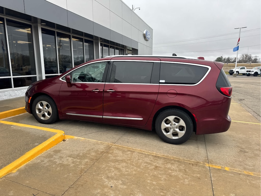 Used 2017 Chrysler Pacifica Touring-L Plus FWD