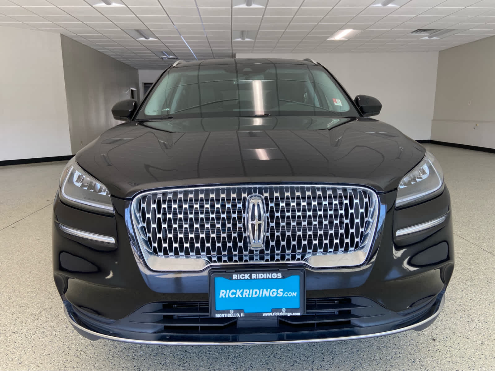 2022 Lincoln Corsair Standard photo 2