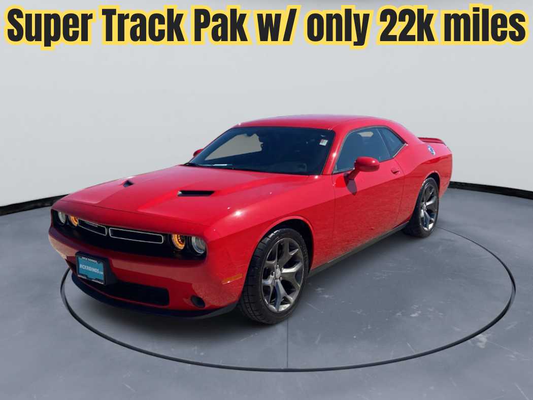 2016 Dodge Challenger SXT's photo