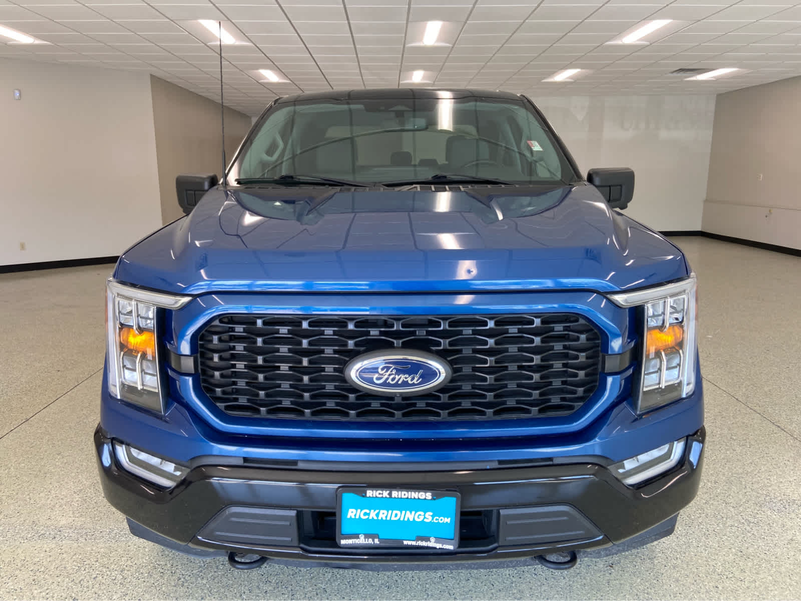 2023 Ford F-150 XLT photo 2