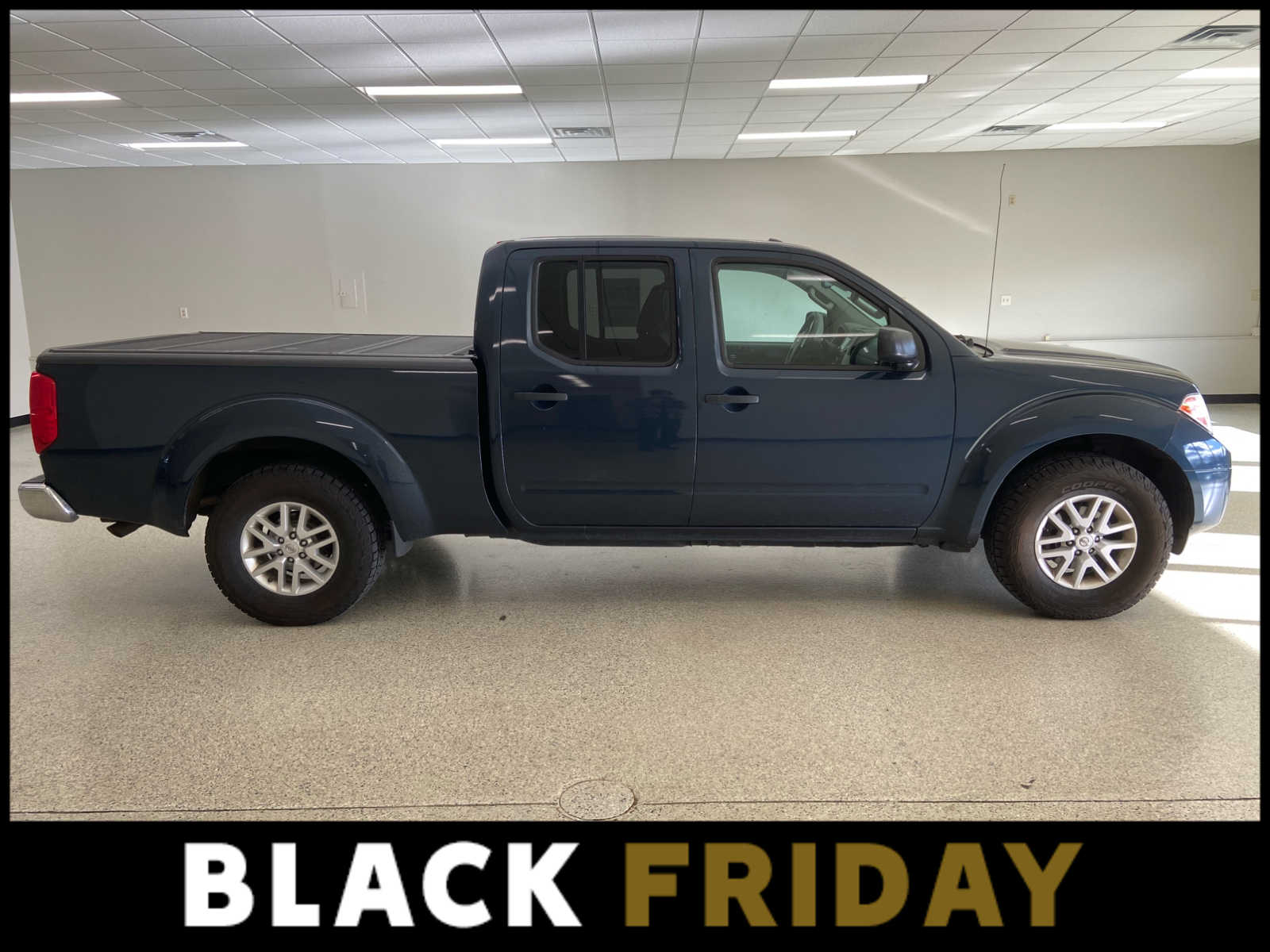 2017 Nissan Frontier SV Crew Cab photo 4