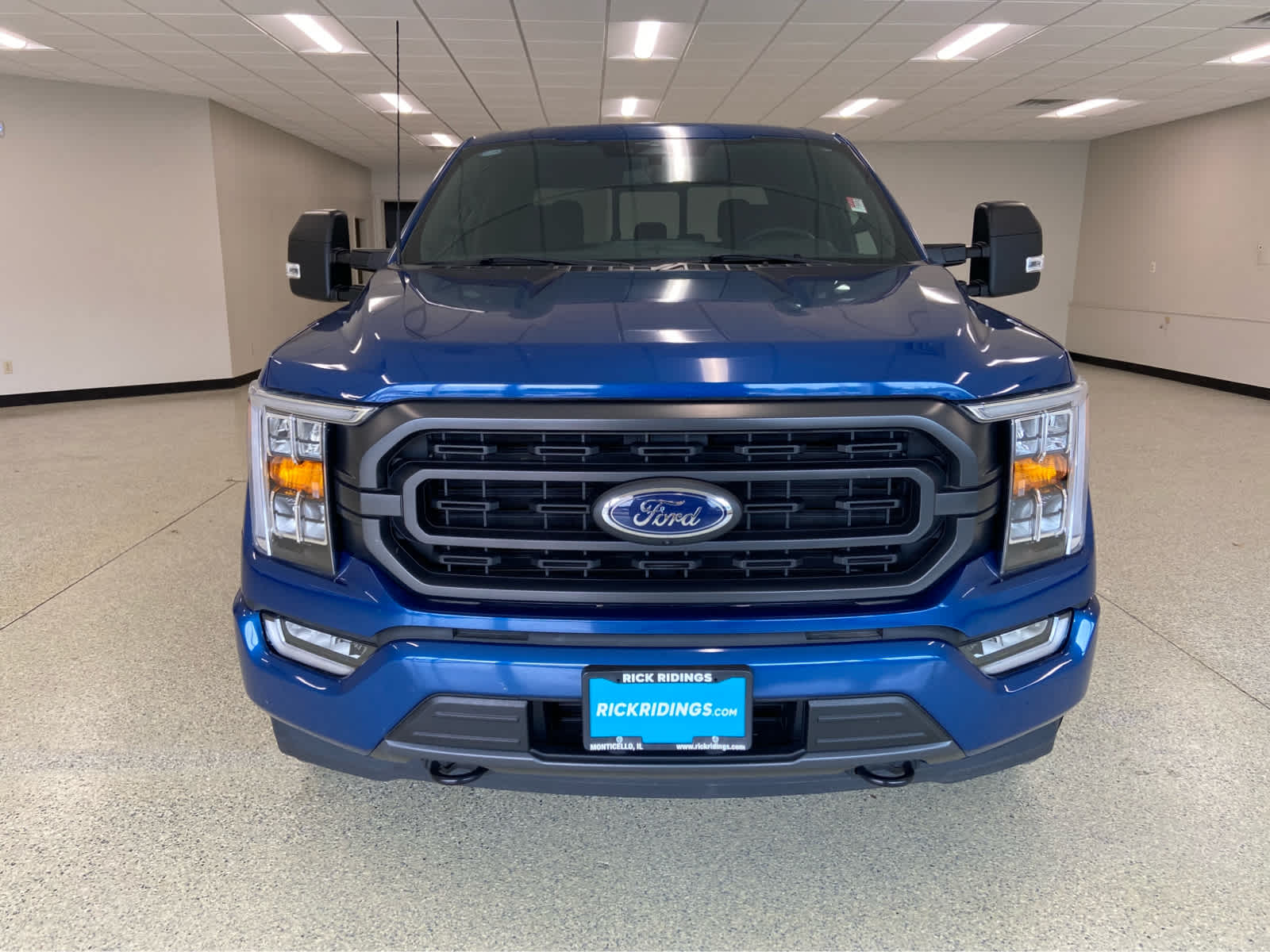 2023 Ford F-150 XLT photo 2