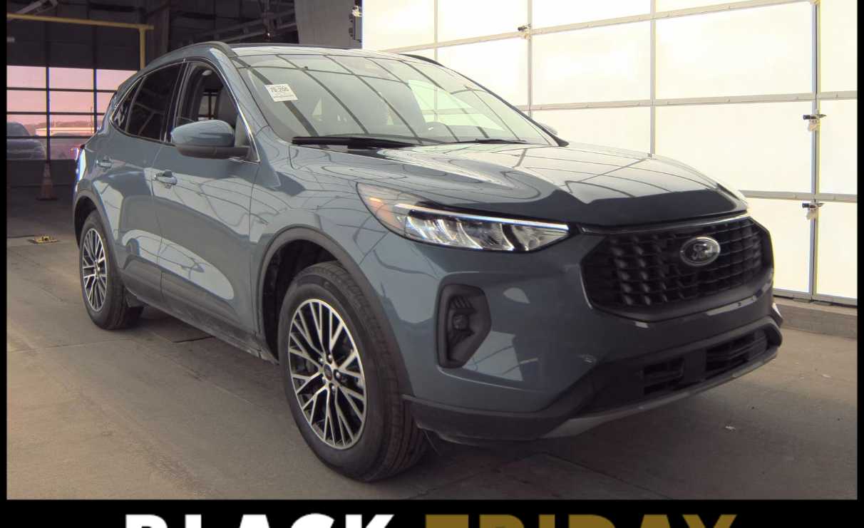 2025 Ford Escape photo 3