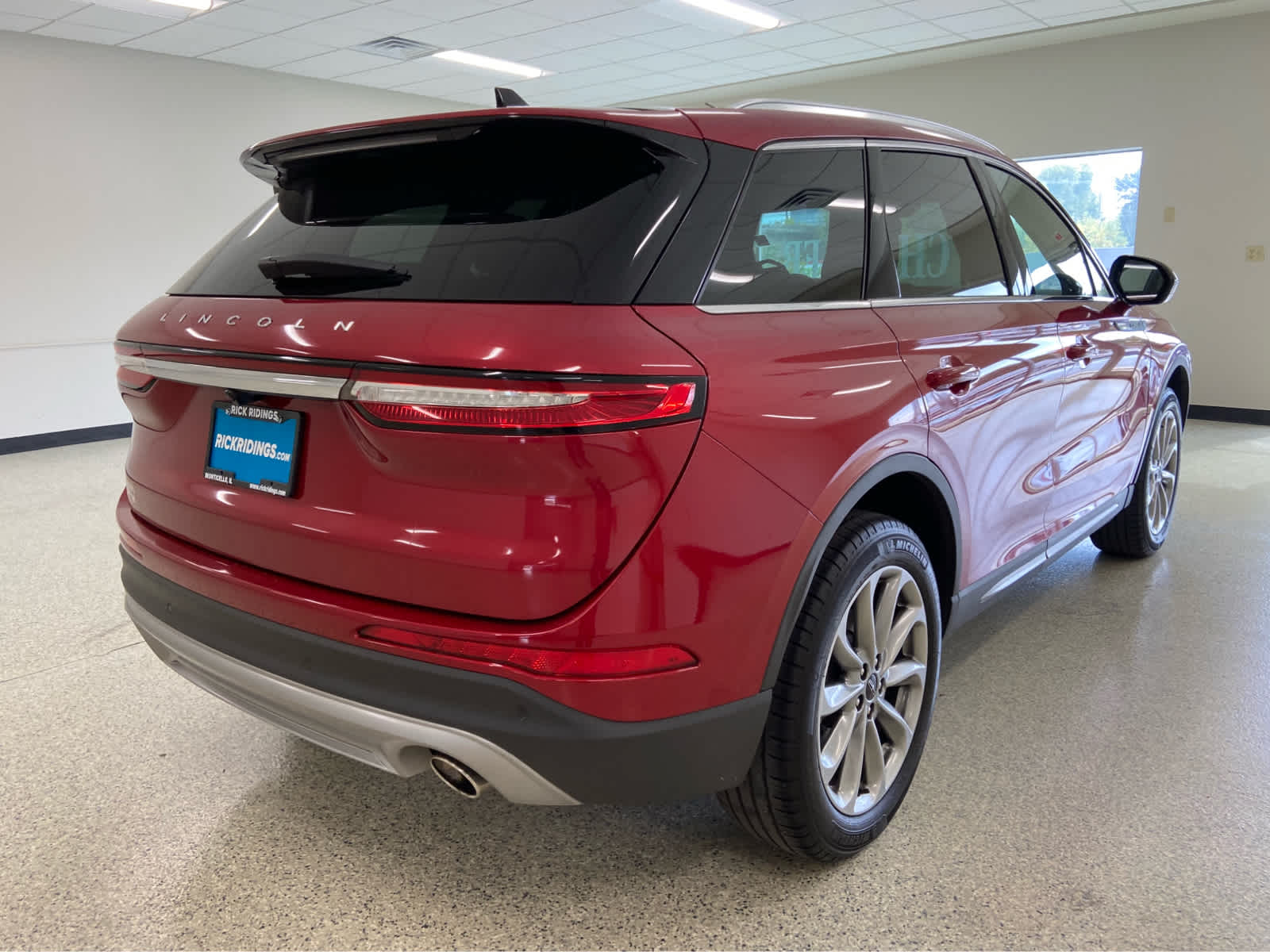 2022 Lincoln Corsair Standard photo 3