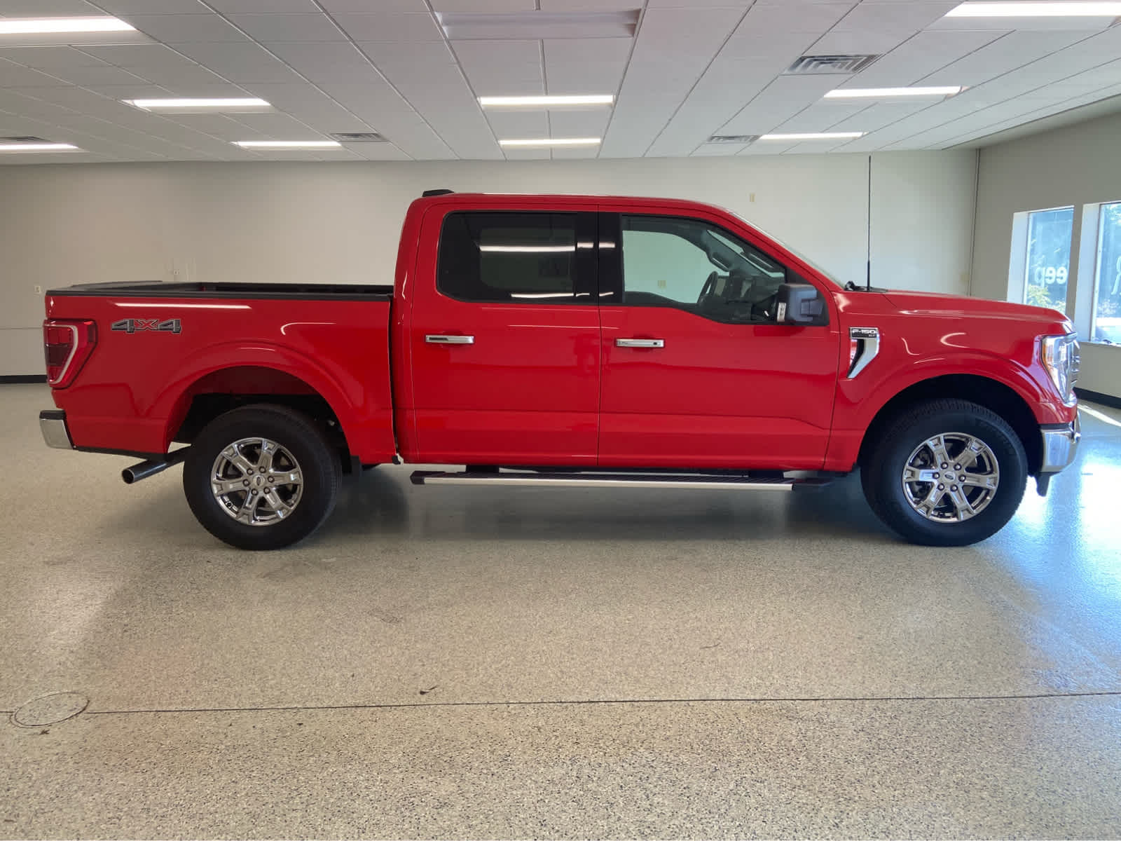 2023 Ford F-150 XLT photo 4