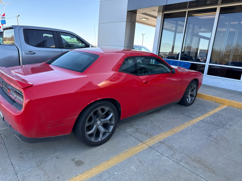 Used 2016 Dodge Challenger SXT Cpe