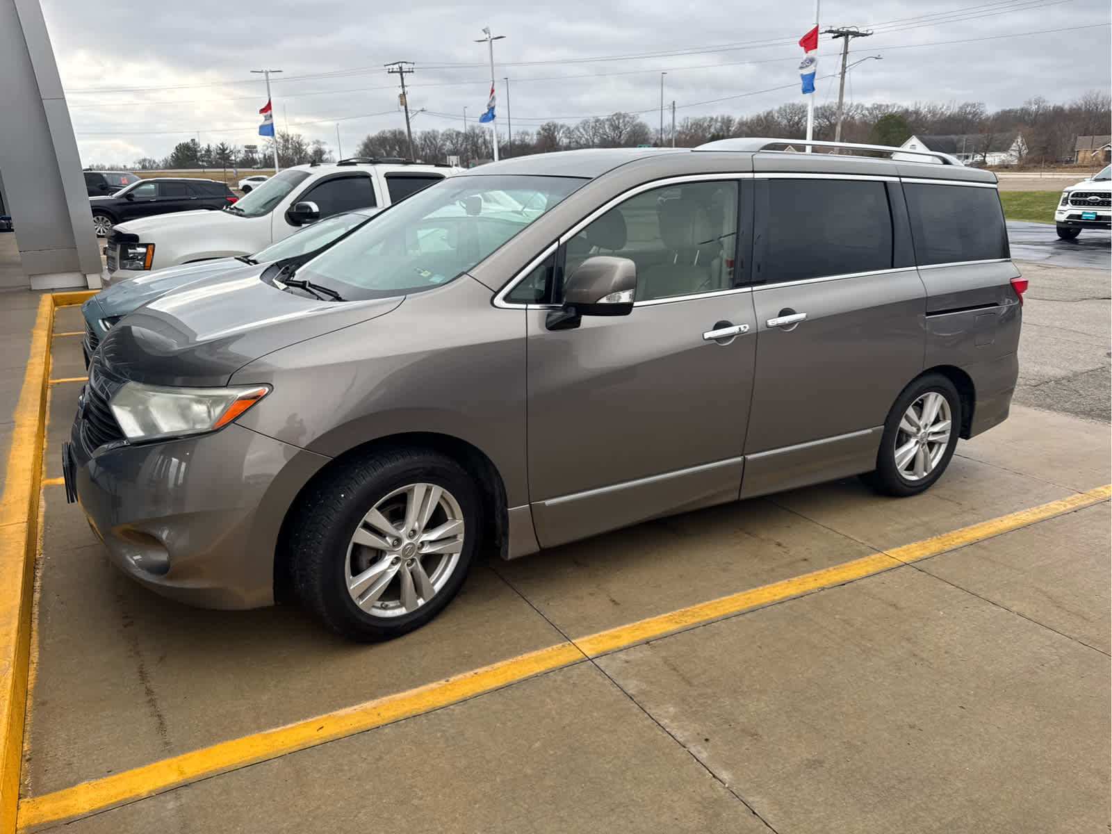 2015 Nissan Quest SL's photo