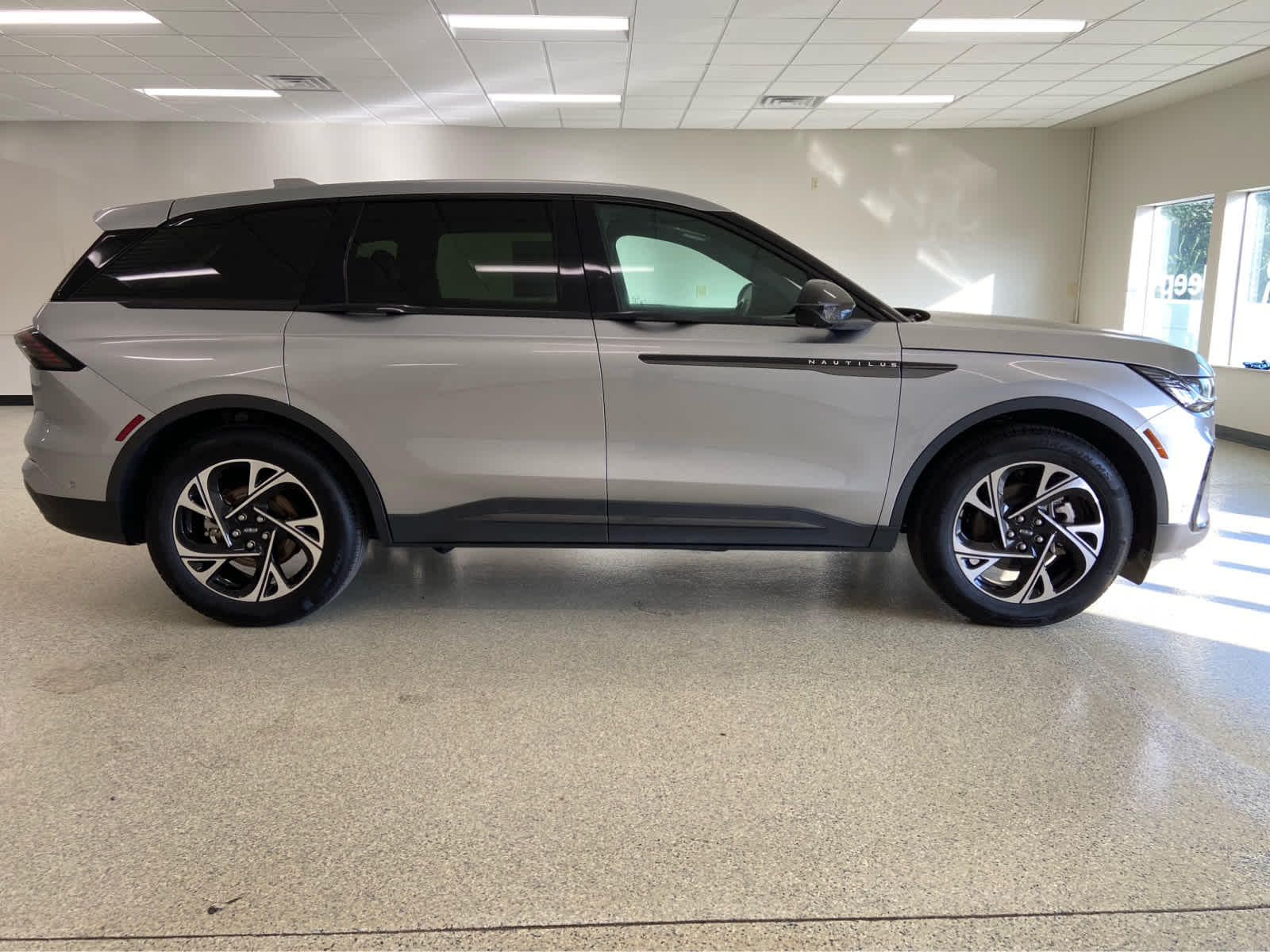 2024 Lincoln Nautilus Premiere photo 2