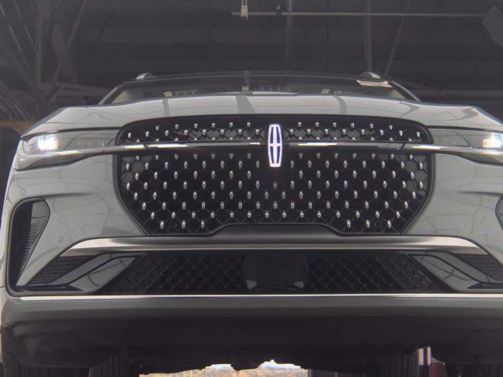 2024 Lincoln Nautilus Reserve photo 3