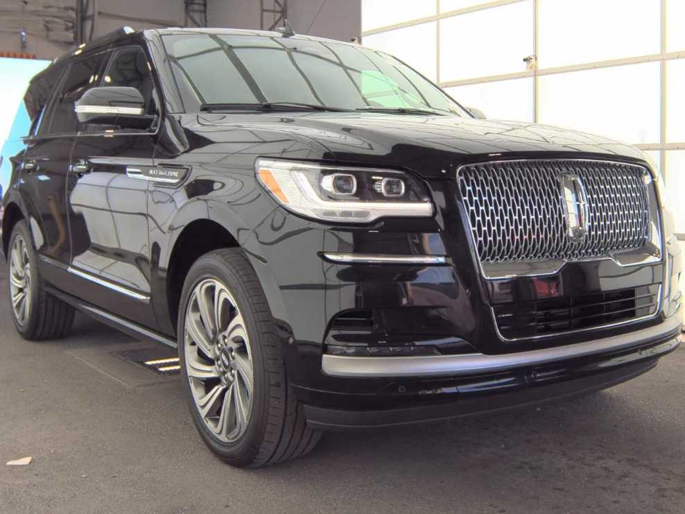 2024 Lincoln Navigator Premiere photo 3